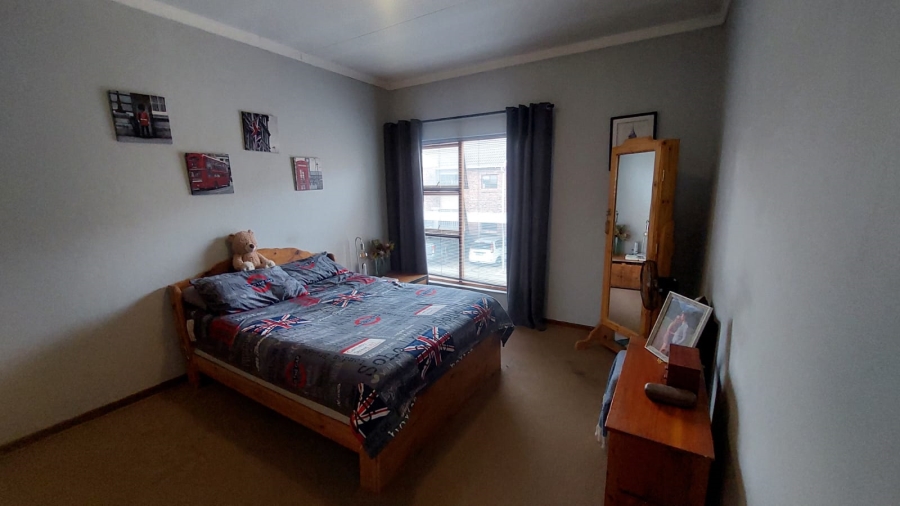 2 Bedroom Property for Sale in Langenhovenpark Free State